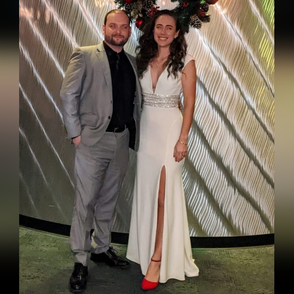 Elegant White Gown with Silver Accents Sz 6